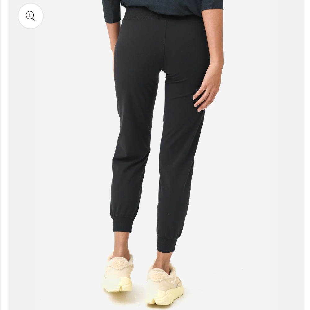 VUORI Daily Jogger Black • XS • NWT • Soft Tech Joggers - Picture 2 of 3